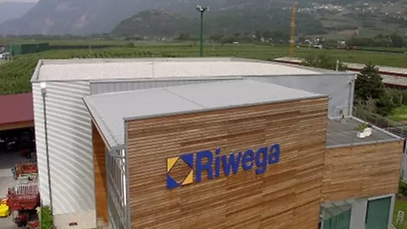 屋顶聚脲防水：揭秘其成本构成与性价比